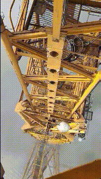 |搞笑GIF趣图:小明:妹妹,你干嘛那么用功?