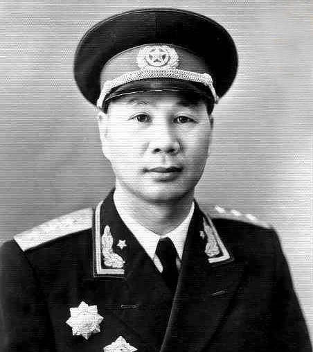 授予|八路军改编后，每个师都有直辖团，团长都是谁？被授予什么军衔？