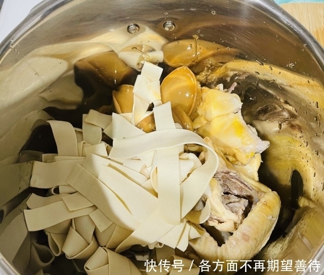 鲍鱼千张鸡汤,味道鲜美,营养滋补!