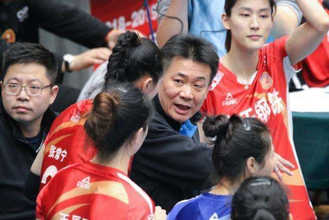 女排|蔡斌发出夺冠宣言!女排新主帅刚上任就表态,信心满满令人期待