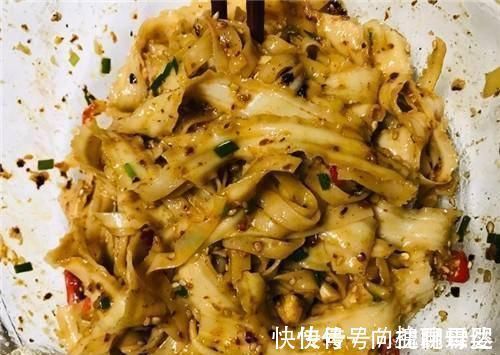 早上不吃包子,一碗面下肚,开胃又解腻,还暖身子,不揉面不醒面