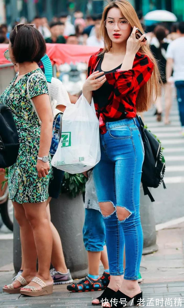 衬衫 经典的格纹衬衫,配上破洞牛杂裤,穿搭的时尚帅气又休闲有个性