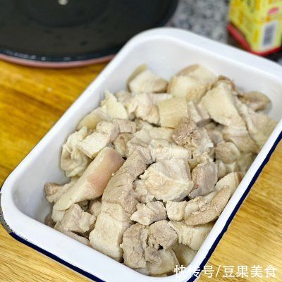 年夜饭｜连汤汁都不会放过的红烧肉卤蛋