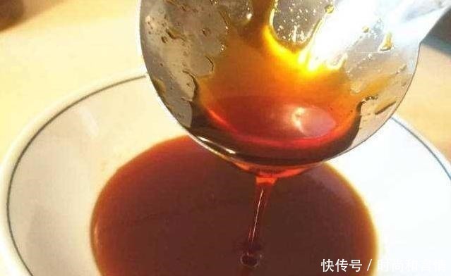 白糖|炒糖色是白糖还是冰糖大厨这样做，多加1步，炒出糖色红亮诱人