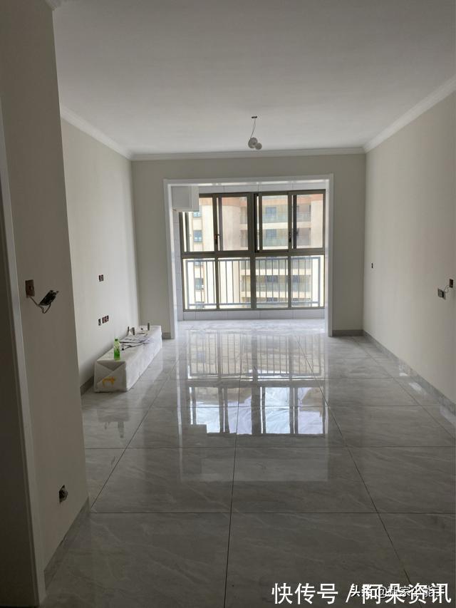 屋主|越来越流行装修不做吊顶,不做电视墙,看她家,全屋极简又耐看