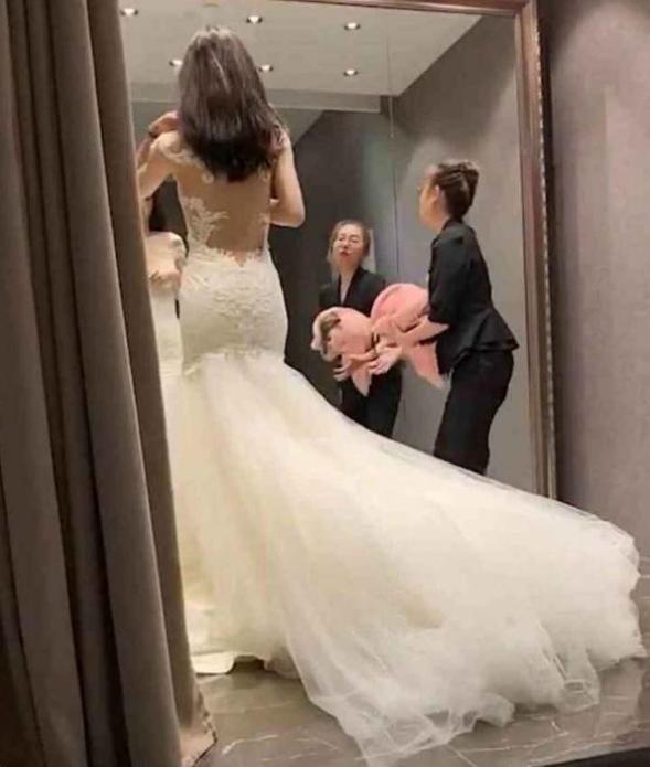 人大跌眼镜|“巨人新娘”身高1.9米,本以为只能看背影,奈何一眼误终生