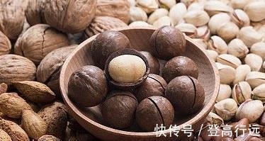 骨质疏松|茄子是骨质疏松的“发物”吗？想要养骨，这4种食物尽量远离