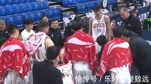 cb球员不能碰!裁判抢戏球队输球,球迷质问篮协姚明就不管裁判
