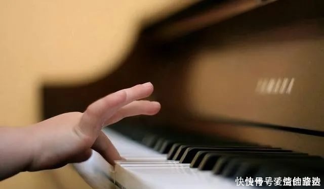 研究发现|最新研究发现:孩子聪不聪明,看他的“手”就知道,不用等到长大