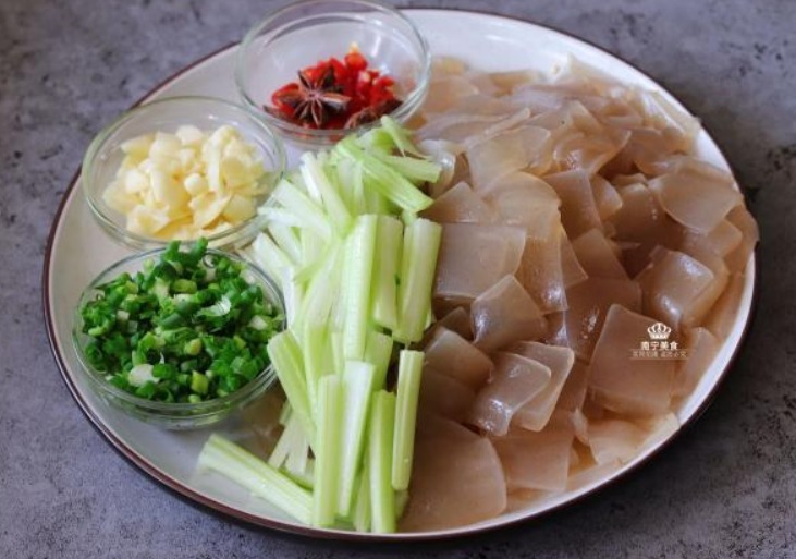 天然“燃脂菜”被找到了,等于天然泻药,燃烧脂肪,胖人越吃越瘦