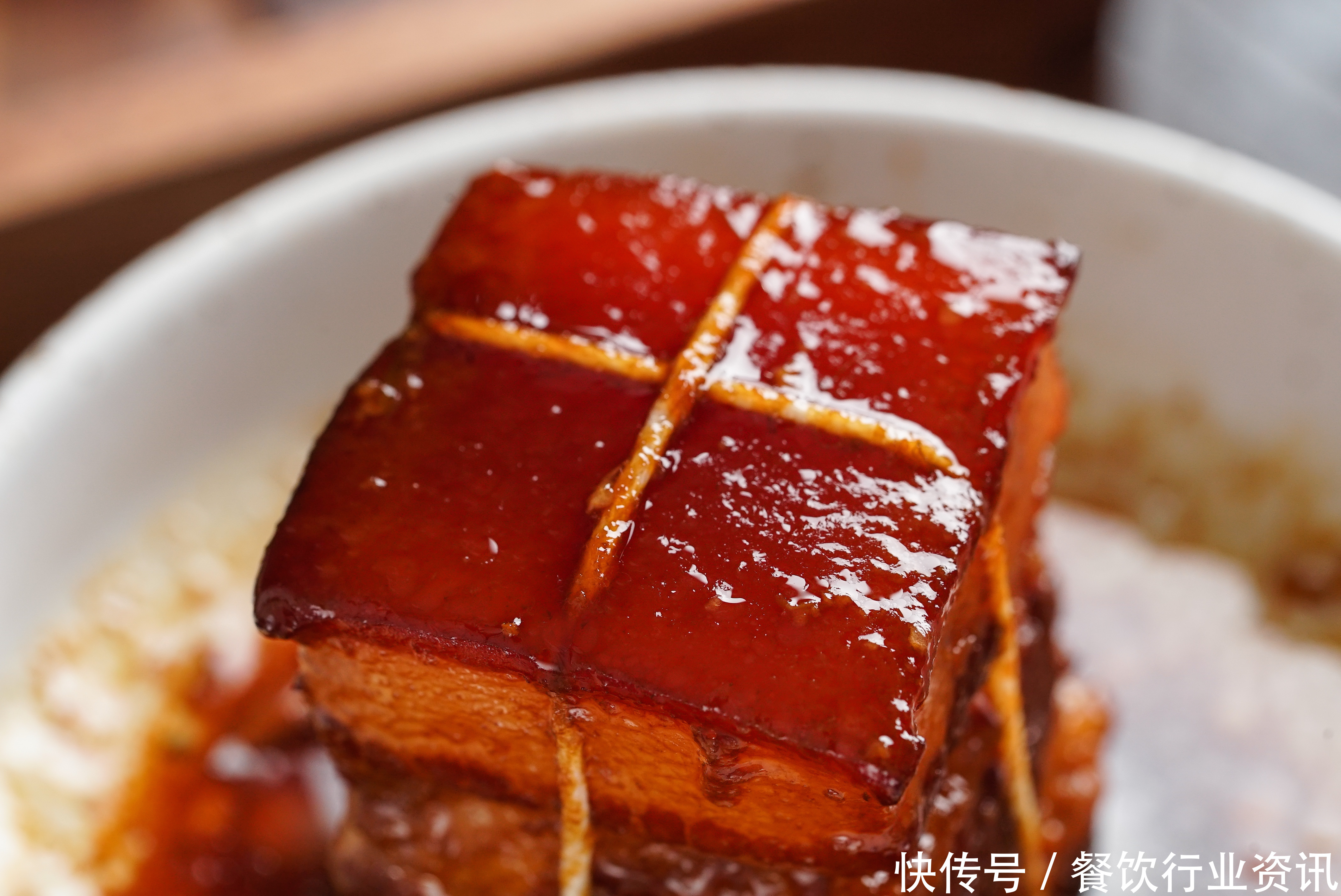  软烂|红烧肉的升级版东坡肉，绝对挑战你的味蕾！