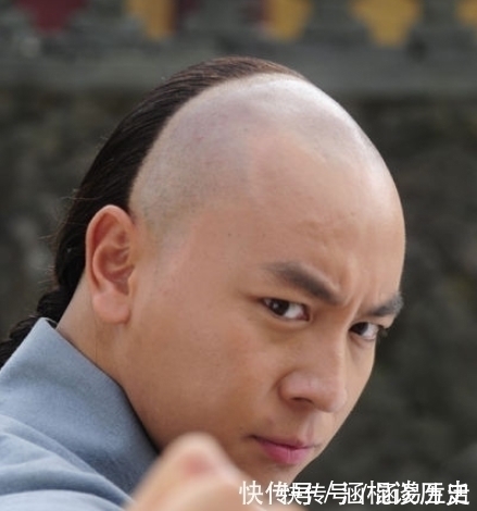 剧照|浅谈梁坤的实战能力,双臂能挂6名壮汉,走数十步面不改色!