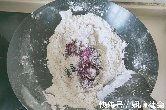 我家酥饼5年来从不用买,外酥里糯,放3天也不硬,比买的香