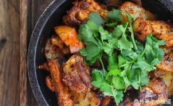 干锅排骨做法:想吃什么蔬菜加什么,吃到冒汗才过瘾