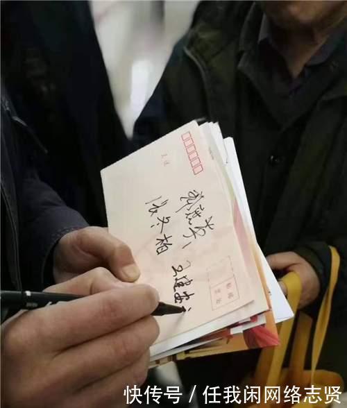 收藏|开国上将王建安之子王海波为军品大王李长东签名,支持收藏事业