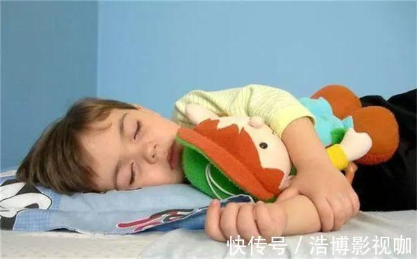 孩子|姥姥带娃身高猛长,宝妈带娃却发育停滞,医生直言午睡惹的祸 !