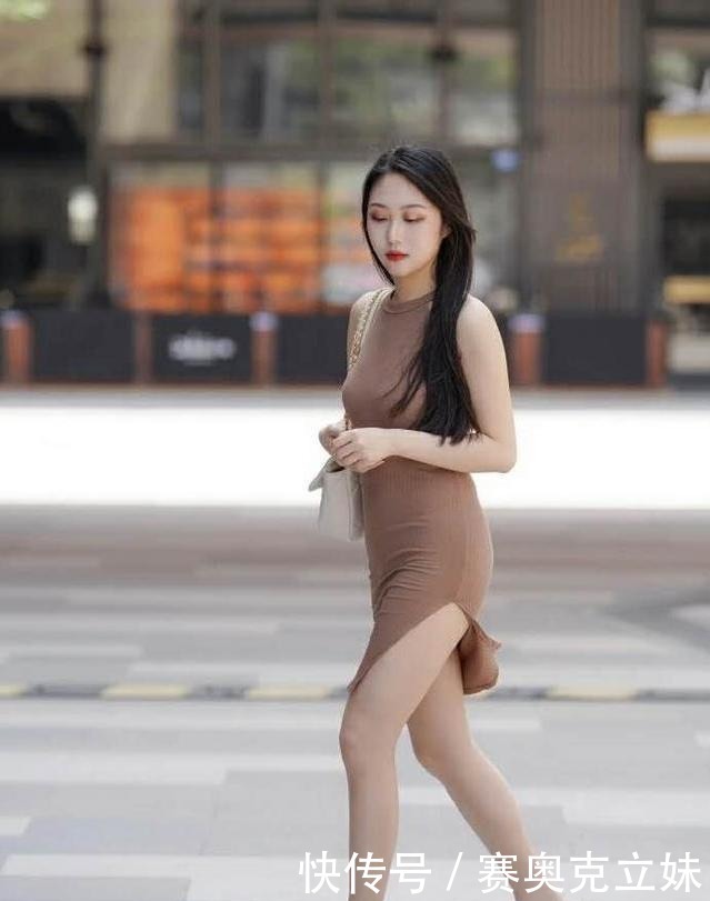 身穿|身穿紧身裙的美女,更显身材,更显气质美