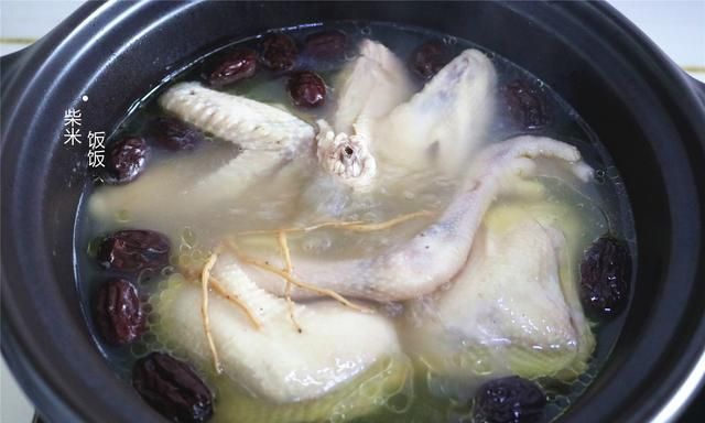 香醇|炖鸡汤，别放那么多香料，加这3样就够了，鸡汤鲜美又香醇