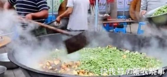 来农村参加婚礼，嫌弃100多人却只有一道菜，做成后愣住了，好吃