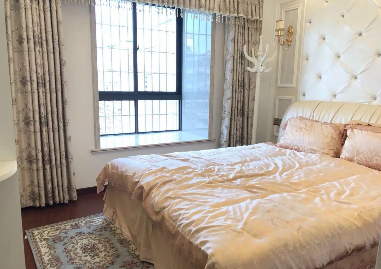 沙发|老公花30万装修的婚房,客厅实在太美了,沙发都舍不得用力坐下去