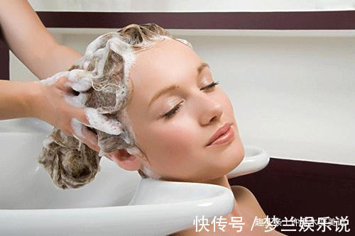 干枯|头发隔多久洗一次最好？很多人都做错了，难怪头发掉得越来越厉害