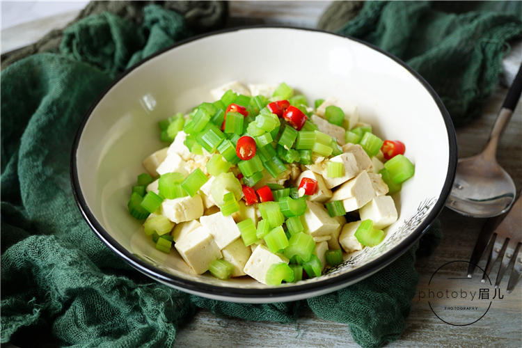 芹菜|6种公认的低热量食物,鸡蛋排在最后,而黄瓜才排第四,涨知识