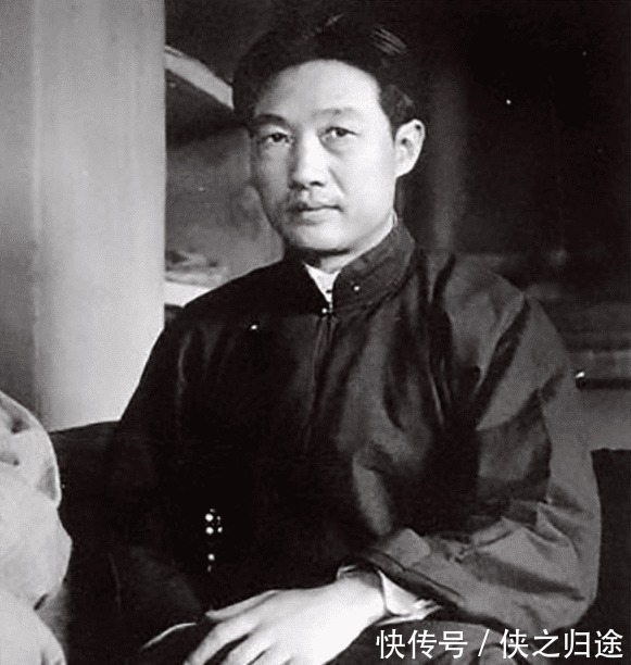 徐悲鸿!齐白石把鸽子画成了鸡,徐悲鸿见状,赶紧补画一根竹子!