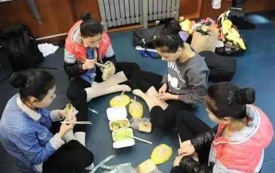 胰岛素抵抗|血糖高不高,只需看身体的4个地方就知道!降血糖用3招