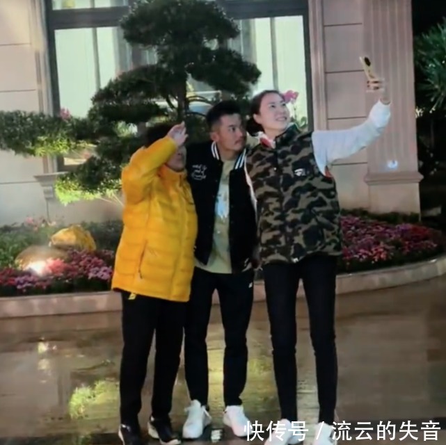 小羽|林丹陪家人过年亲自下厨,谢杏芳贴心为老公拍照,与婆婆相处融洽