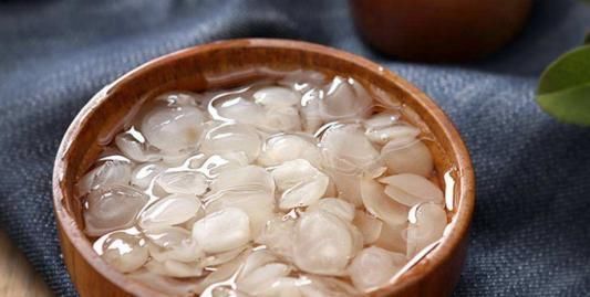 雌激素|4类食物不简单，是天然的“荷尔蒙”，常伴女性，皮肤还能更紧致