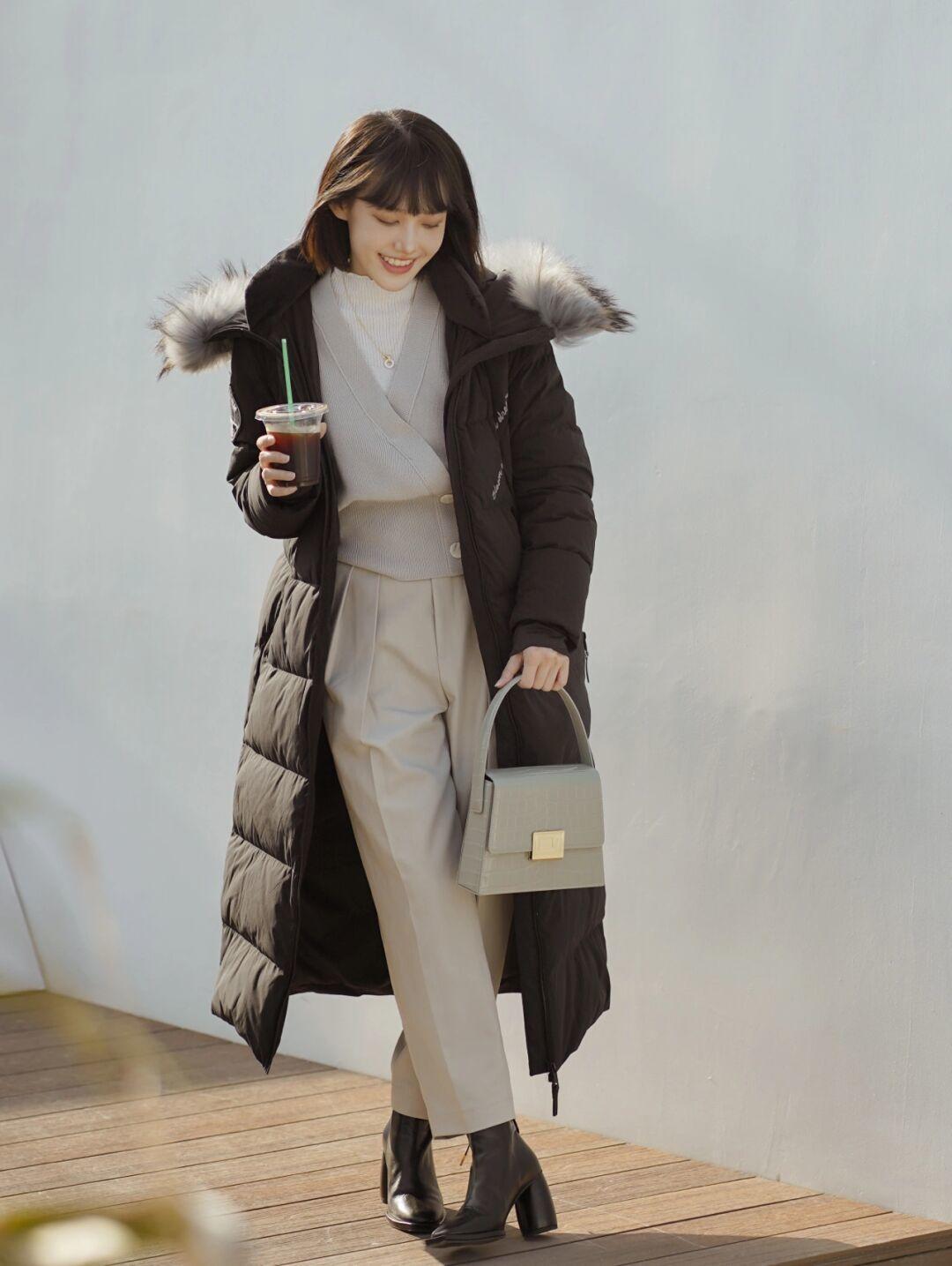 大长腿|冬季别当“反季节战士”,羽绒服必不可少,保暖又时尚