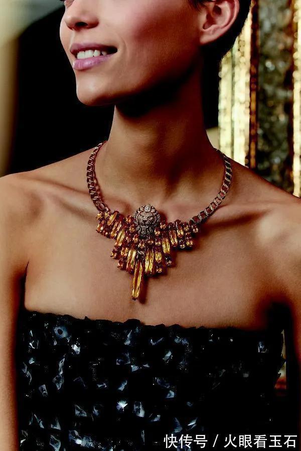 灵蛇 卡地亚的猎豹、宝格丽的灵蛇、梵克雅宝的蝴蝶…,都很奢华无比