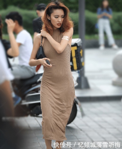 气质 为了彰显贵妇的气质,在鞋跟上面镀层“银”,一般的男人不敢靠近