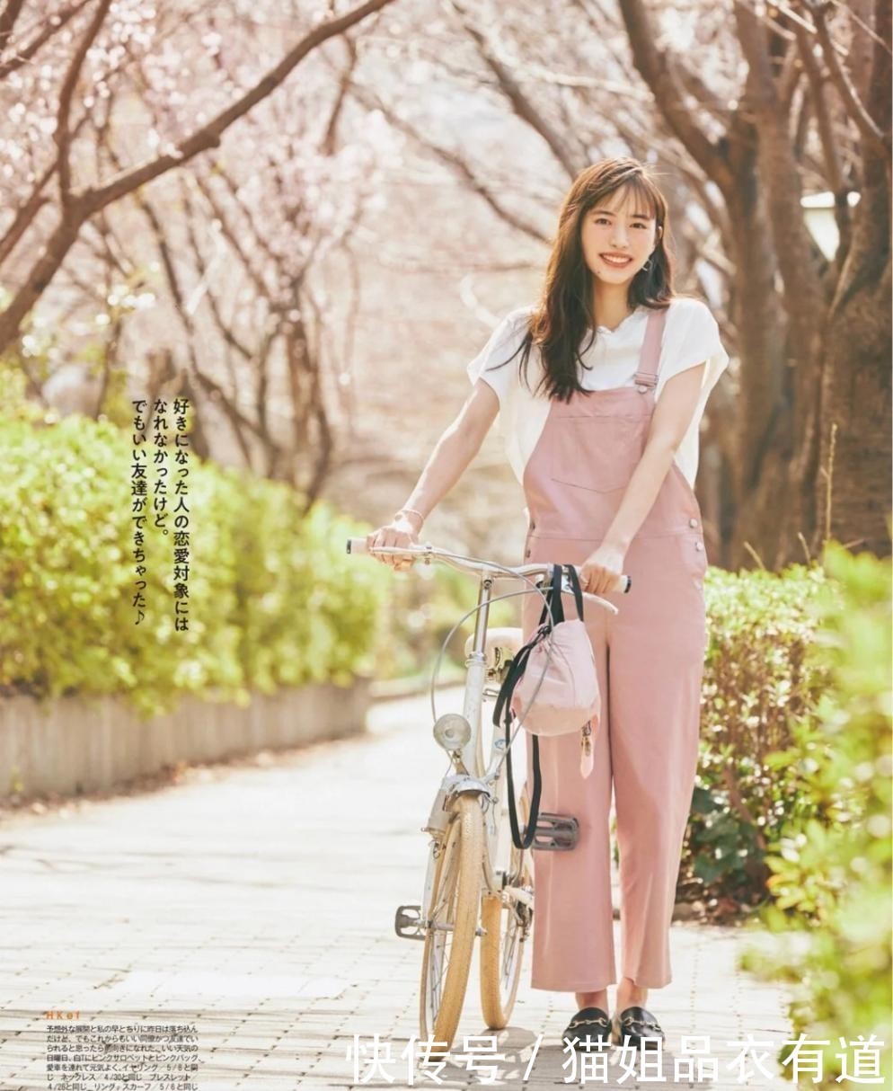 初夏穿衣别犯难，穿“九分裤+平底鞋”就够了，给足你想要的时髦