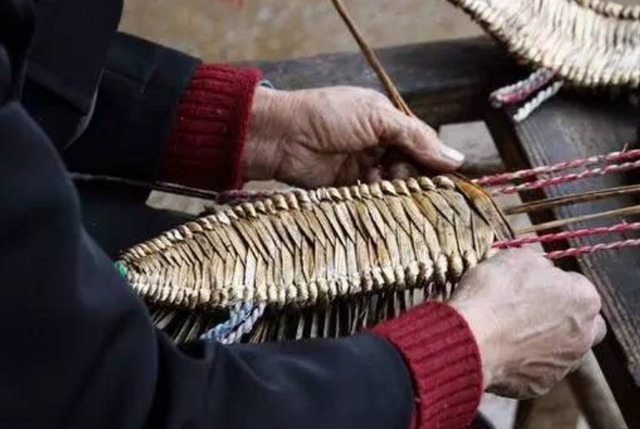 鞋底#吐鲁番出土草鞋,凤凰山出土麻鞋,它们穿脚上,究竟是哪种鞋舒服