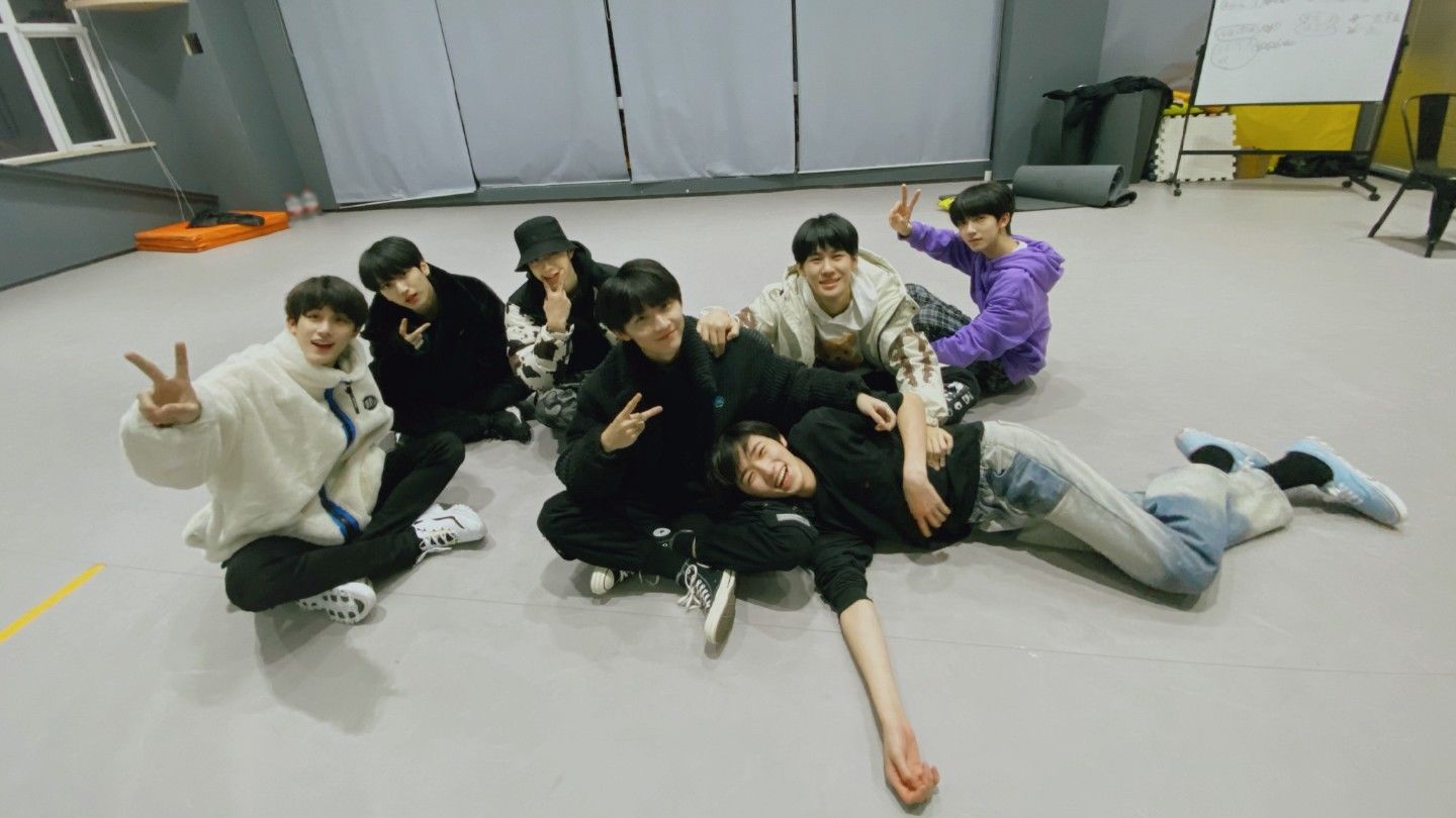 贺峻霖是“在逃”相声演员吧！回答与众不同，德云社快来收了他