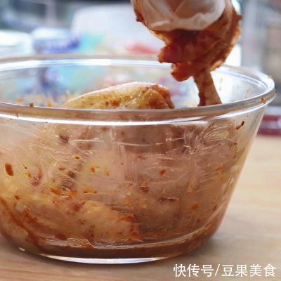 微波炉|健康的烤全鸡自己做！超简单哒！一口下肚，唇齿留香