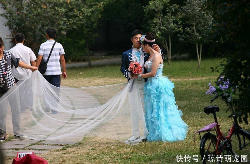 张乔|说好5千上车费迎亲时变5万,新郎选择妥协,进门时新娘吃下苦果