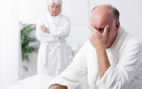 睡眠时间|128岁老人抽烟又喝酒,长寿只因从不碰一物,早了解早受益