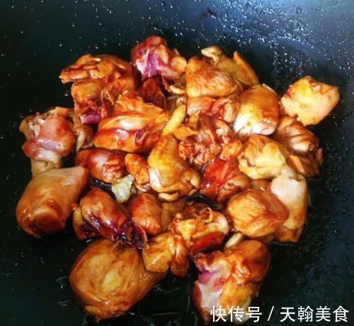 炖鸡肉时,焯水就错了,牢记4个步骤,保证软嫩鲜香,不柴也不腥