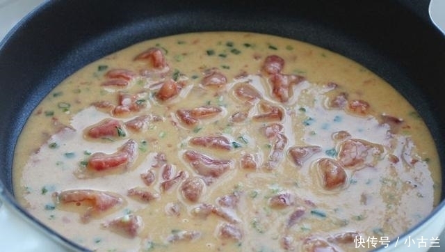 金黄|不和面不擀面的早餐饼,手快5分钟就上桌,金黄红润有食欲