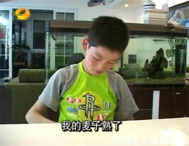 变形计中最聪明的农村男孩，脱离“富人游戏”，靠自己实现逆袭