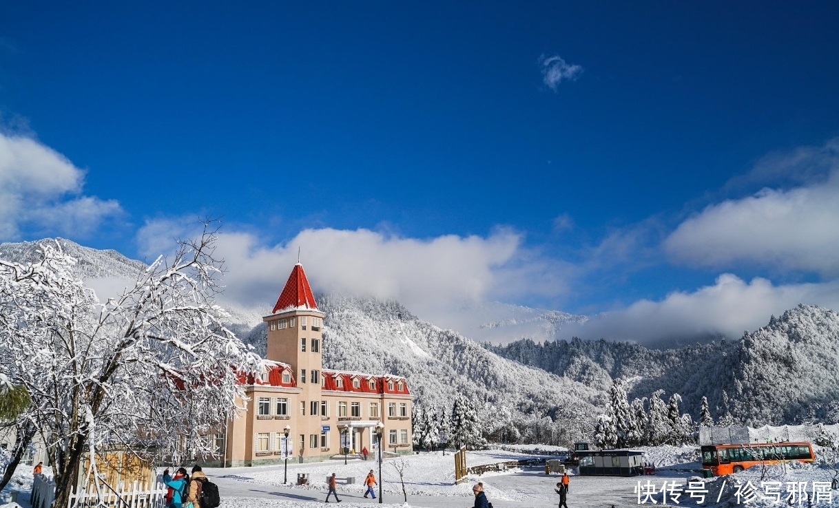 解锁成都旅游新密码，游览西岭雪山胜地，打卡“旅游新地标”！