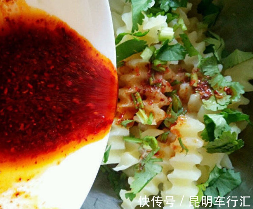 土豆|夏天没胃口就凉拌土豆吃吧，味道咸香微辣，口感绵软，非常下饭