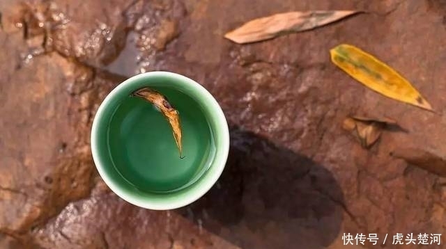 涓涓诗情悠悠:谁偕绿蚁赏蓝夜,隽语青山共