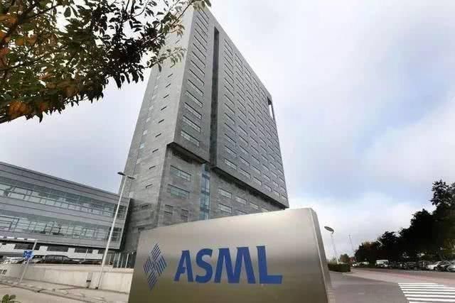 光刻机|果然荷兰ASML公司再次失约，可中芯却早已绕开了光刻机