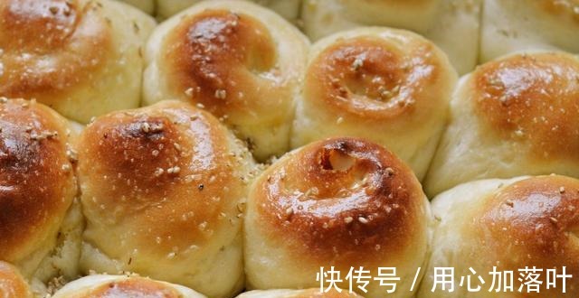 面包|蜂蜜小面包，外脆里嫩，甜味十足，当做早餐刚刚好，太美味了！