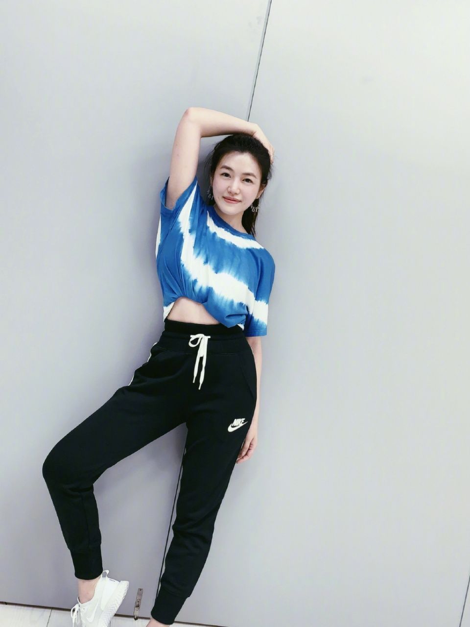 杜华 姐姐2成低配版101?容祖儿被指像吴宣仪,而她两像孪生姐妹