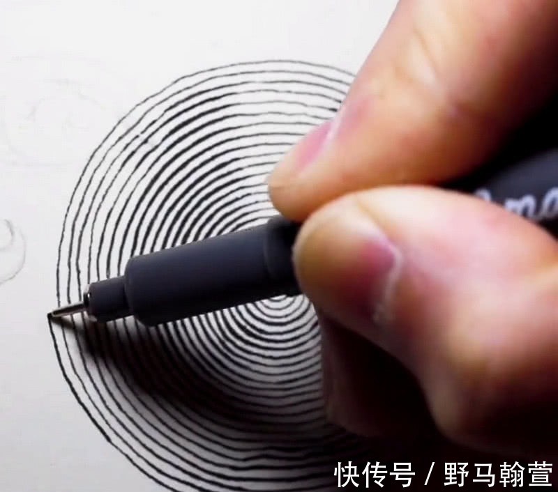 阿丽塔!美术生随手画蚊香圈,开始觉得“太无聊”,成画瞬间打脸了!