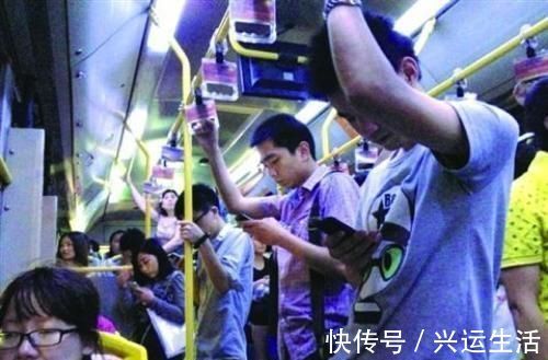 最小值|每天走路步数越多越好？尤其是中老年人，不要盲目追求容易伤膝盖